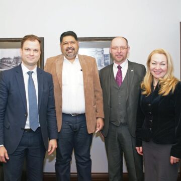 ad4nxe9gdup25qv6xiyl0btjnhgnc8o4iq0ois-1bprrlel.jpg Dr. Kanans Visvanats Wins 2025 Schweitzer Lifetime Achievement Award for Global Medical Impact