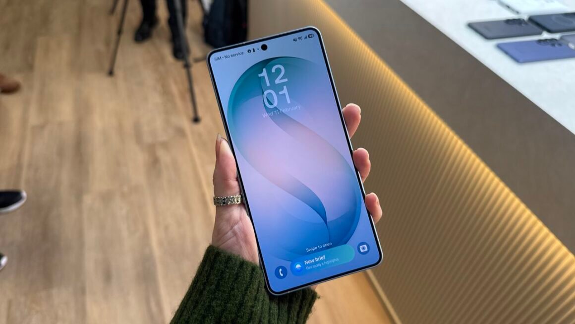 The Samsung Galaxy S26 Ultra is ‘the best Android phone ever’ — and it’s just hit a new record-low price at the official Samsung Store