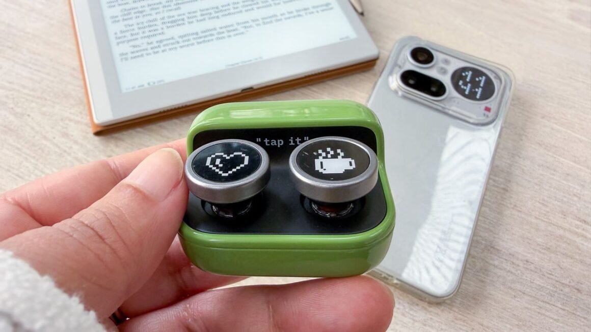 I am unashamedly in love with the adorable Boox Tappy ereader page turner — but I’m heartbroken it doesn’t work with my Kindle