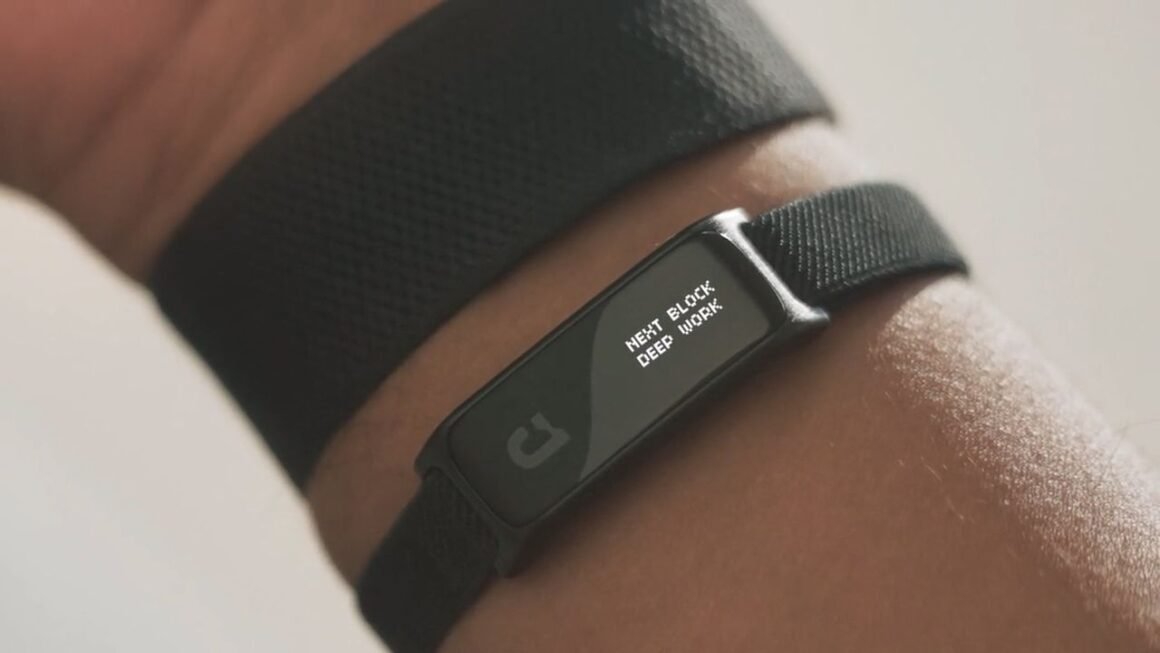 The Jaye Band is ‘the world’s most discreet minimalist smartwatch’ and wants to save you from your smartphone addiction