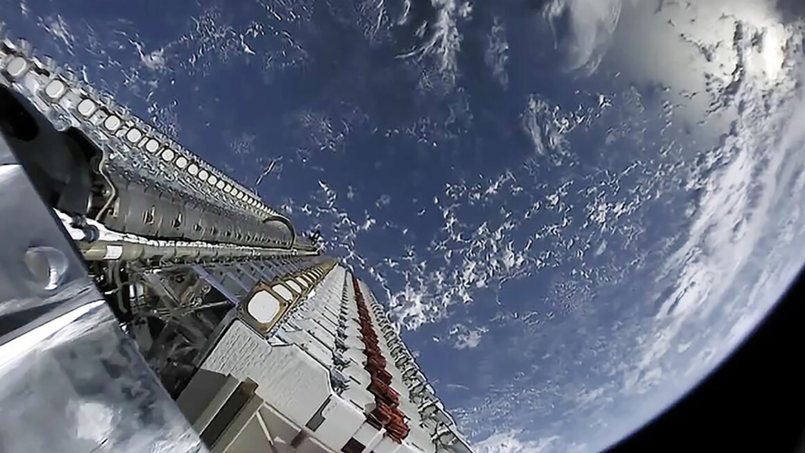 SpaceX could be planning to offer a Starlink mobile network for consumers, reports say — but some experts think it’s pie in the sky