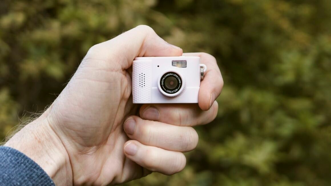 Forget the Kodak Charmera — this miniature digital camera is even smaller, even cheaper, and features a mini torch!