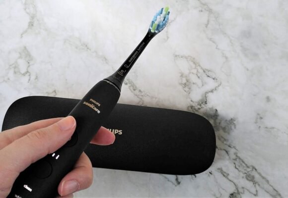 There are far too many electric toothbrushes on Amazon to choose from: I’m a toothbrush reviewer, and here are my top 3 picks