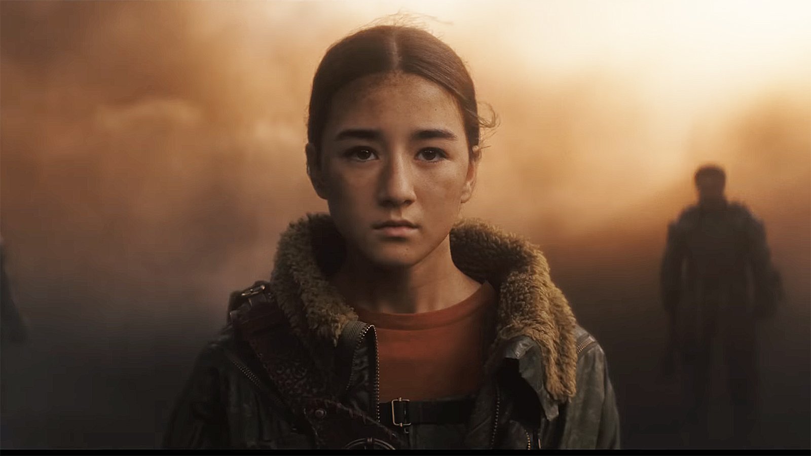 Ruthye standing in a dust-covered location in Supergirl