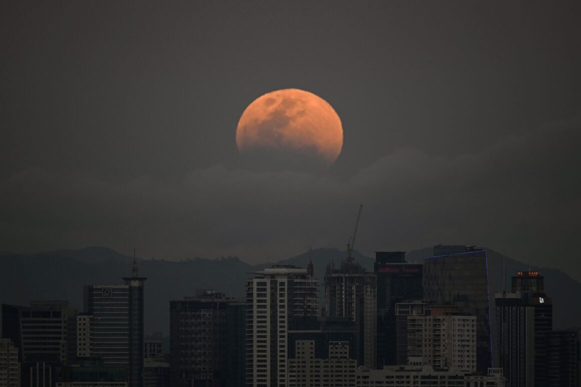 How to See the Partial Lunar Eclipse and Blood Moon on August 27